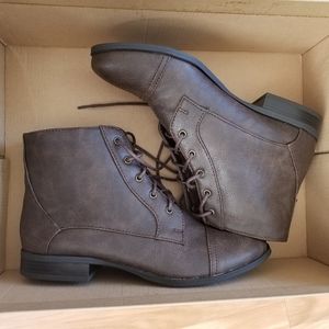 Saint John's bay combat boots